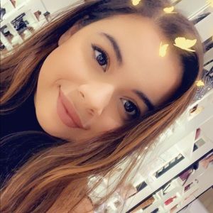 Meet your Posher, Angela